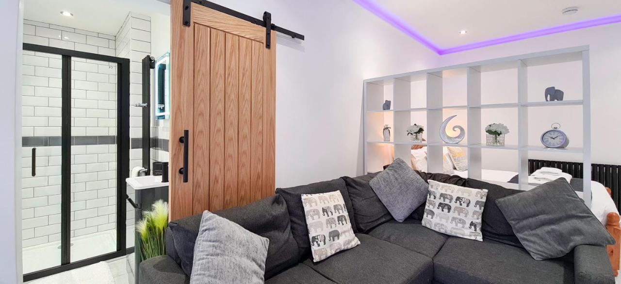The Studio, Luxury Modern Apartment In The South Hams, Stunning Walks On The Doorstep, A 20 Minute Drive To The Beautiful Sandy Beaches, Quiet Courtyard Setting, Shops, Bars And Restaurants A Short Walk Away! Ivybridge Exteriör bild
