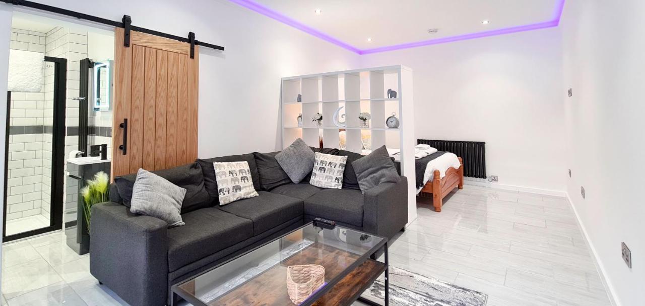 The Studio, Luxury Modern Apartment In The South Hams, Stunning Walks On The Doorstep, A 20 Minute Drive To The Beautiful Sandy Beaches, Quiet Courtyard Setting, Shops, Bars And Restaurants A Short Walk Away! Ivybridge Exteriör bild