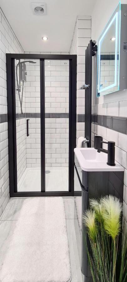 The Studio, Luxury Modern Apartment In The South Hams, Stunning Walks On The Doorstep, A 20 Minute Drive To The Beautiful Sandy Beaches, Quiet Courtyard Setting, Shops, Bars And Restaurants A Short Walk Away! Ivybridge Exteriör bild